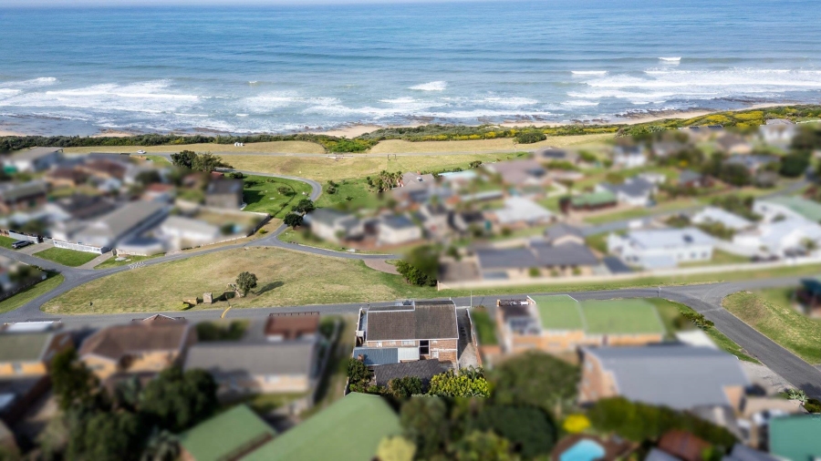 5 Bedroom Property for Sale in Winterstrand Eastern Cape